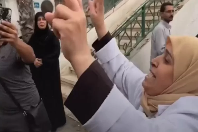 في مشهد مؤثر تلقت ممرضة فلسطينية خبر استشهاد زوجها أثناء تأدية عملها في مستشفى الشفاء، إثر القصف الهمجي من الطيران الإسرائيلي على سوق جباليا داخل قطاع غزة