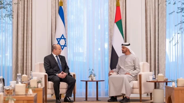 ولي عهد أبوظبي محمد بن زايد آل نهيان ورئيس وزراء إسرائيل نفتالي بينيت
