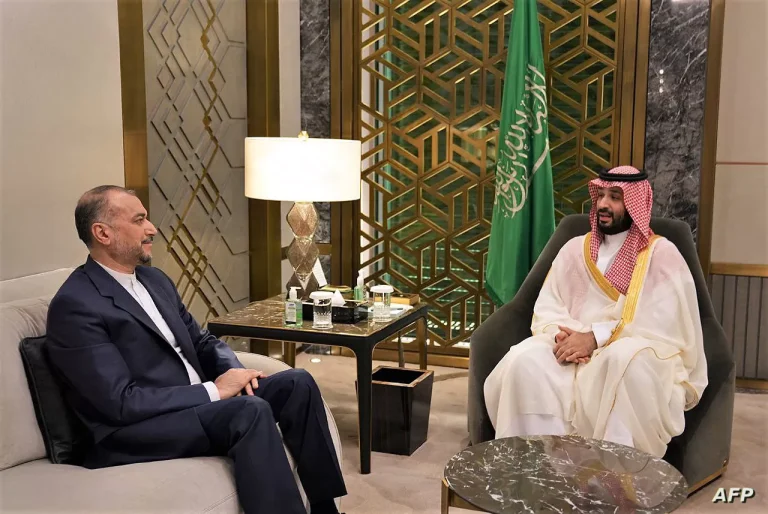 الرئيس الإيراني إبراهيم رئيسي وولي العهد السعودي الأمير محمد بن سلمان