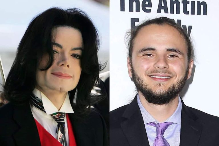 ابن مايكل جاكسون يكشف سراً حول لون بشرة والده بعد 15 عاماً على وفاته ابن مايكل جاكسون يكشف سراً جديداً حول لون بشرة والده بعد 15 عاماً على وفاته