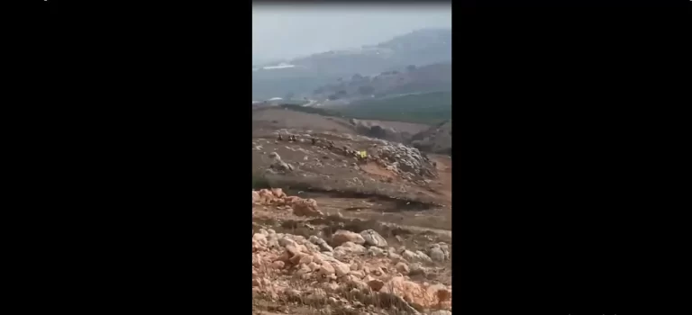بالدراجات النارية.. عناصر حزب الله تنتشر على الحدود مع إسرائيل (فيديو) عناصر حزب الله تنتشر على الحدود مع إسرائيل