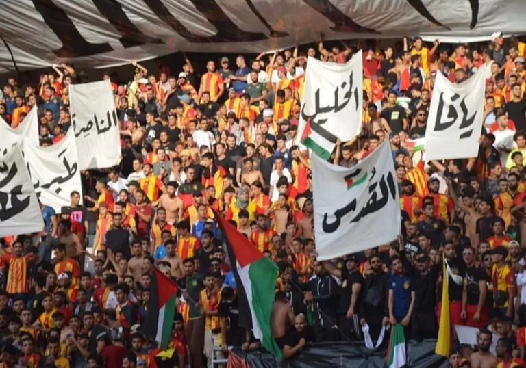 رجال الأمن المغربي يصادر الأعلام الفلسطينية من جماهير الترجي التونسي