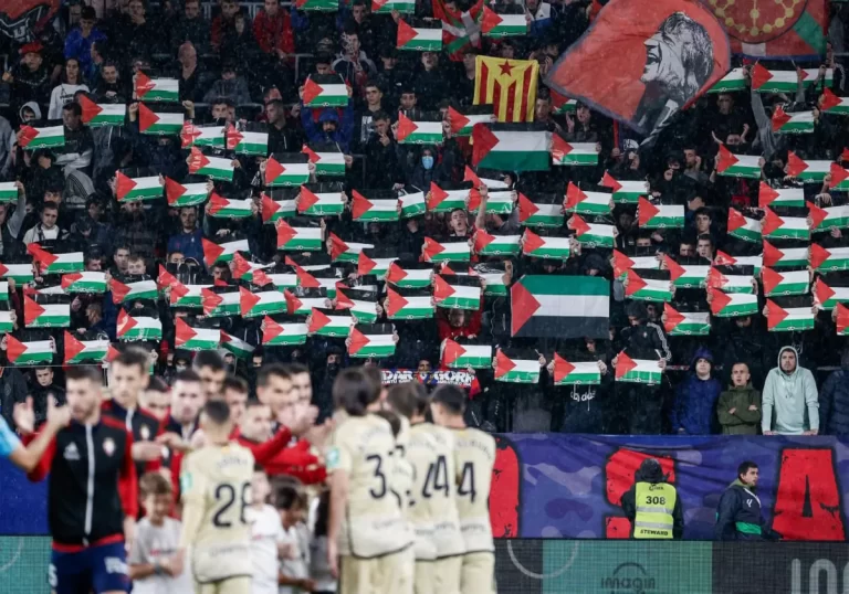 تضامن جماهير أوساسونا مع فلسطين