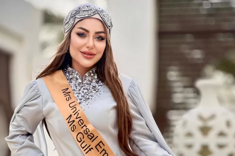 ملكة جمال الخليج تلفت الأنظار بالعلم العماني في لندن (فيديو) ملكة جمال الخليج تلفت الأنظار بالعلم العماني في لندن (فيديو)