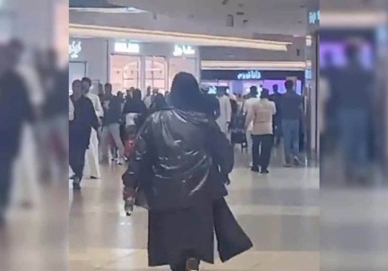 كويتية تصرخ في رواد “الأفنيوز” وتزعم أنها المهدي المنتظر .. شاهد ما قالته! كويتية تصرخ في رواد “الأفنيوز” وتزعم أنها المهدي المنتظر .. شاهد ما قالته