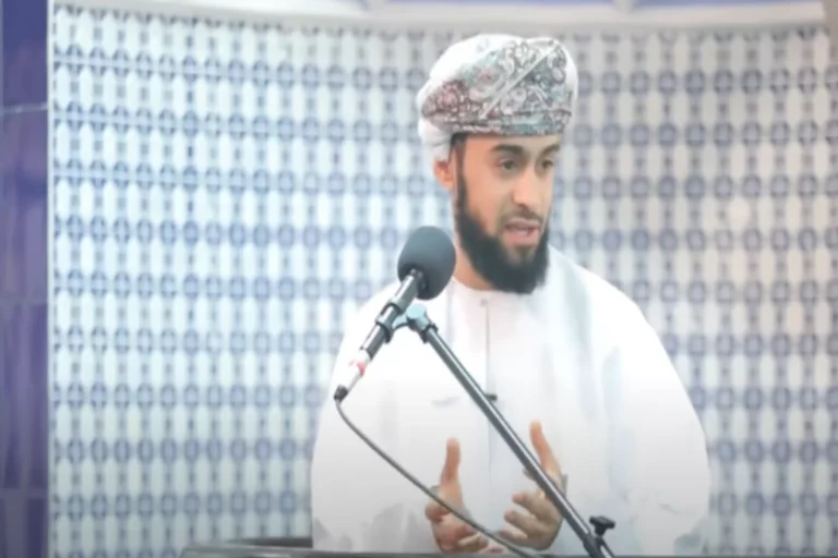 الفيديو الذي تسبب باعتقال طلال السلماني.. هل أساء للسلطان هيثم؟ لم تصدر السلطات العمانية حتى الآن أي بيانات رسمية أو توضيح بشأن اعتقال الداعية العماني والناشط البارز طلال السلماني