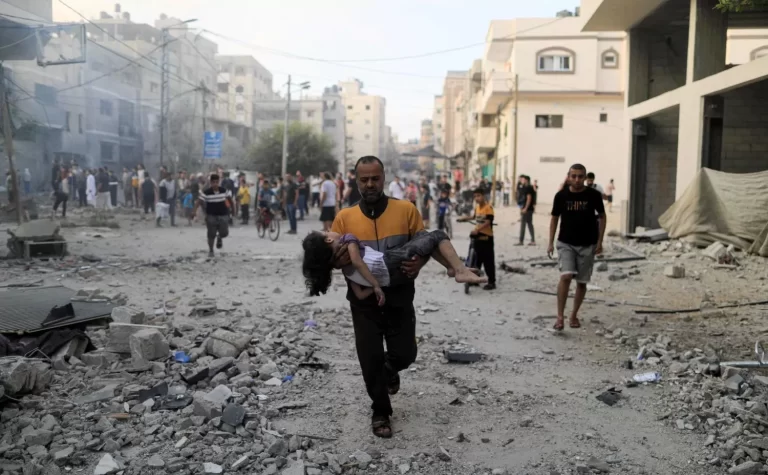 جمعتهم مأساة واحدة.. السوريون والفلسطينيون ضحايا قصف الأسد ونتنياهو سوريا وفلسطين