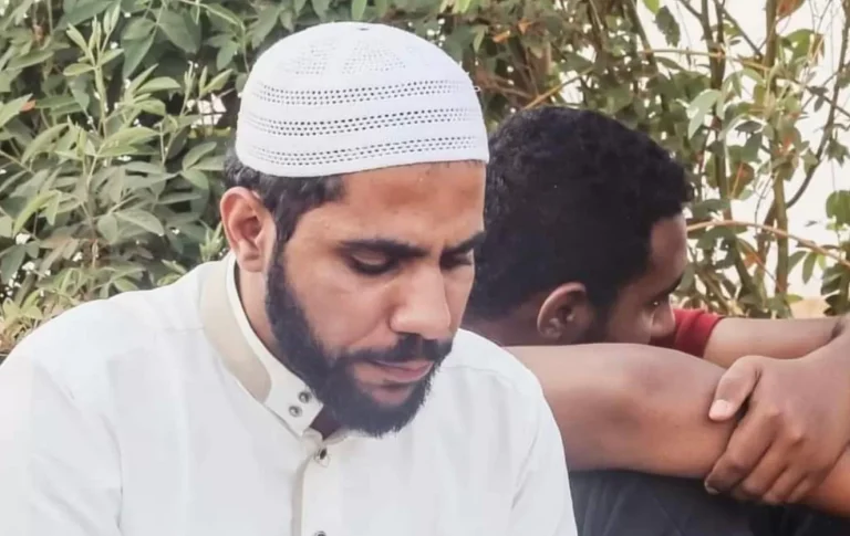 استشهاد 14 فردا من عائلة الداعية محمود الحسنات في غزة (شاهد) قالت وسائل إعلام وحسابات في منصات التواصل، إن 14 فرداً من عائلة الداعية الإسلامي الفلسطيني الشهير محمود الحسنات، استشهدوا جراء الحرب الإسرائيلية على قطاع غزة ومناطق فلسطينية أخرى.