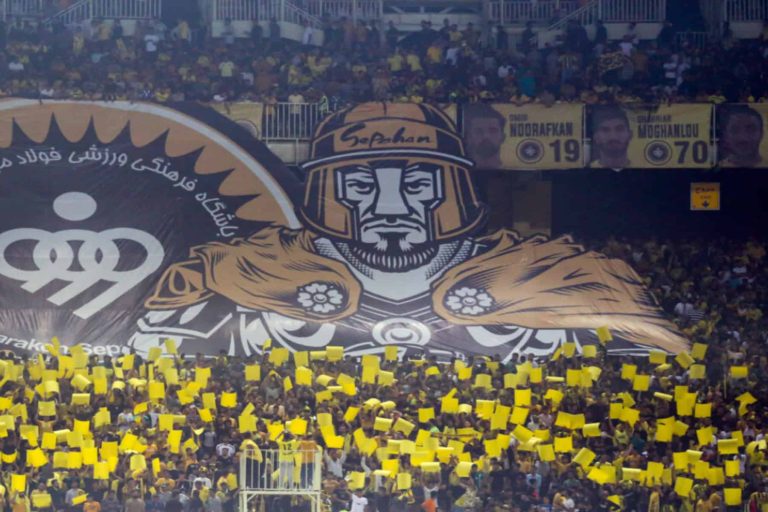 اتحاد جدة السعودي يضع النظام الإيراني بورطة محرجة في ملعب مباراة سباهان (فيديو) اتحاد جدة السعودي يضع النظام الإيراني في ورطة محرجة في مباراة سباهان