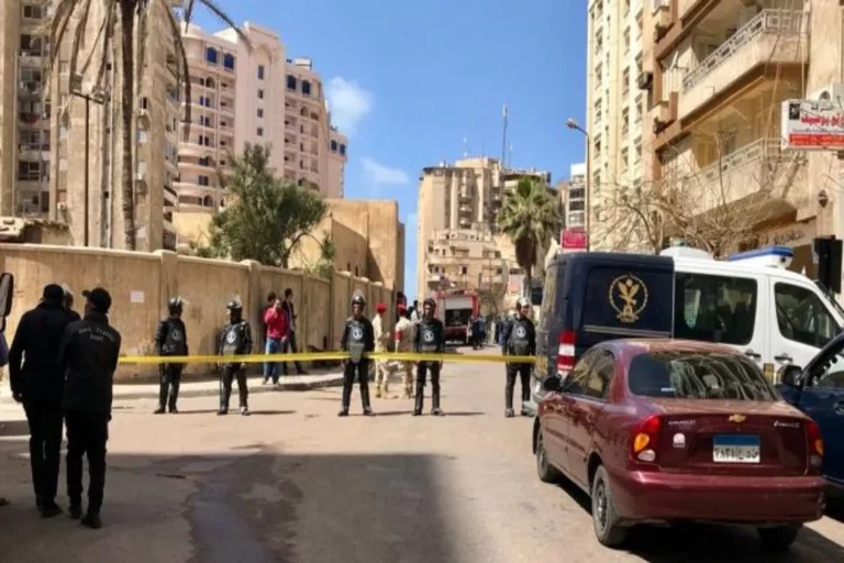 على وقع عملية "طوفان الأقصى" بفلسطين المزلزلة وخوفاً من ردات فعل محتملة من قبل المصريين بعد حادث مقتل سائحين إسرائيليين في منطقة "عمود السواري" بمحافظة الإسكندرية، بادر عشرات الإسرائيليين إلى الهروب من "شرم الشيخ وطابا" اللتين تعجان بالآلاف من السياح الإسرائيليين.
