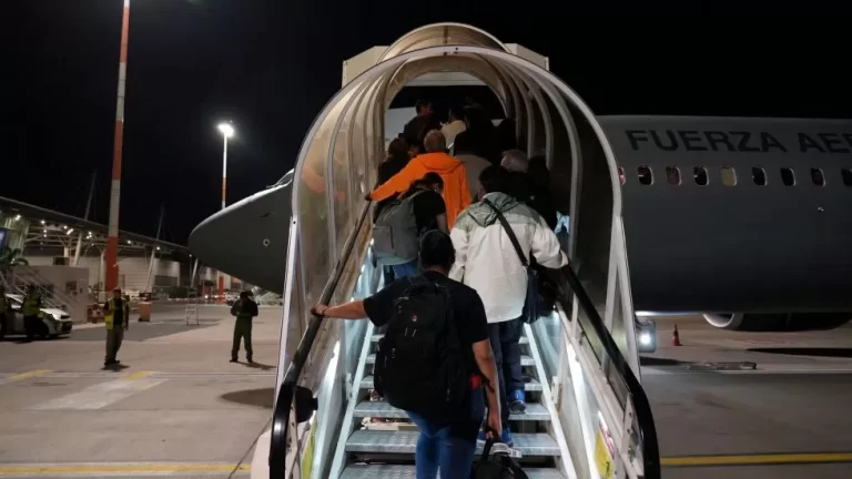 هروب جماعي للأمريكيين من إسرائيل.. استأجروا رحلات جوية للمغادرة هروب الأمريكيين من إسرائيل