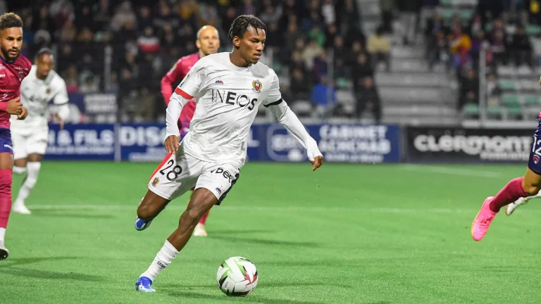 لاعب جزائري جديد يتحدى نادي نيس بمنشورٍ تضامن فيه مع فلسطين (صور) الجزائري هشام بوداوي