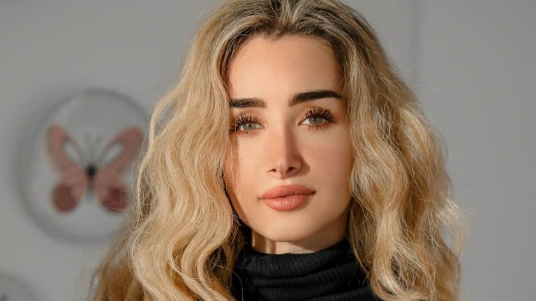 هنا الزاهد تصبح “أهلاوية” رغماً عنها وتعترف: “شهر العسل أوحش حاجة” (فيديو) هنا الزاهد تصبح "أهلاوية" رغماً عنها وتعترف: "شهر العسل أوحش حاجة" (فيديو)