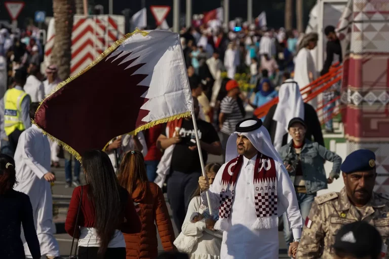 أمير قطر يوجه بإلغاء احتفالات اليوم الوطني للدولة تضامنا مع غزة العيد الوطني القطري