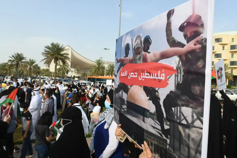 رغم أنف متصهيني الكويت.. هتافات باسم حماس تشعل ساحة الإرادة (فيديو) تظاهرات ساحة الإرادة