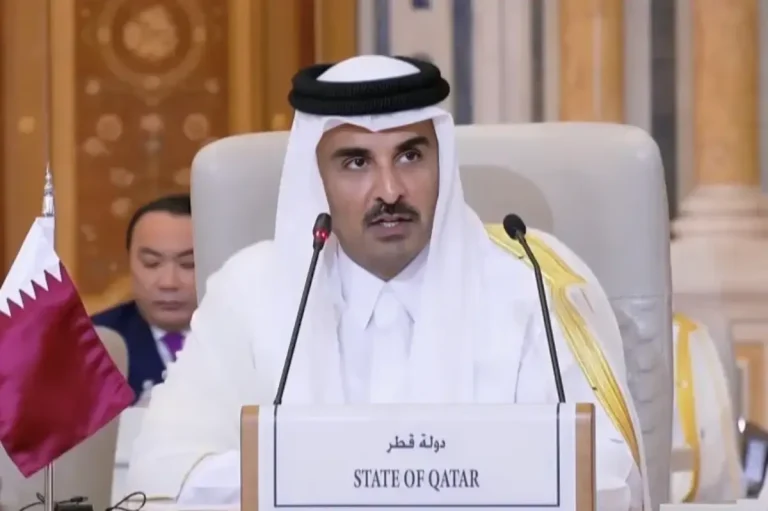 أمير قطر: بعض الدول اكتسبت مناعة ضد مناظر القتل والإبادة في غزة (فيديو) تميم بن حمد في القمة العربية الإسلامية