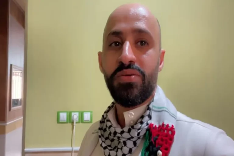 ناشط سعودي: “حتى الصهاينة ما يسو الي سووه السعوديين والإماراتيين” (فيديو) أطل الناشط السعودي علي هاشم بمقطع مصور هاجم فيه سعوديين وإماراتيين لم يسمهم لكنه قال إنهم منفصلون عن الواقع في فلسطين وأنهم بعكس العالم كله يلتفتون إلى قذارات في السوشيال ميديا.