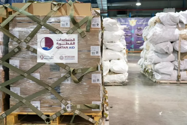قطر تشحن مستشفى ميدانيا بكامل تجهيزاته لإغاثة غزة (شاهد) مساعدات قطرية لغزة