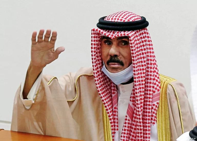 نقل أمير الكويت للمستشفى.. لا معلومات عن مرضه وبيان مقتضب يتحدث عن حالته أمير الكويت نواف الأحمد الجابر الصباح