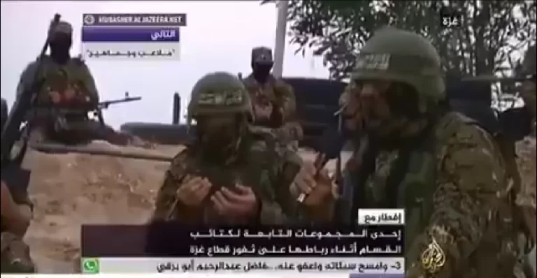 مقاتلو القسام يتضرعون لله