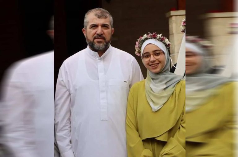 مؤثر.. وداع مدير صحة غزة منير البرش لابنته الشهيدة يلقى تفاعلا (فيديو) مدير صحة غزة الدكتور منير البرش وابنته الشهيدة جنان البرش