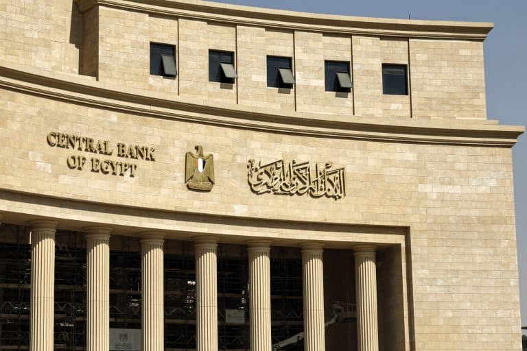إجراءات جديدة بشأن الدولار اتخذها نظام السيسي.. ماذا يحدث في مصر؟ إجراءات جديدة اتخذها نظام السيسي تقضي بوقف قبول الدولار "مجهول المصدر"