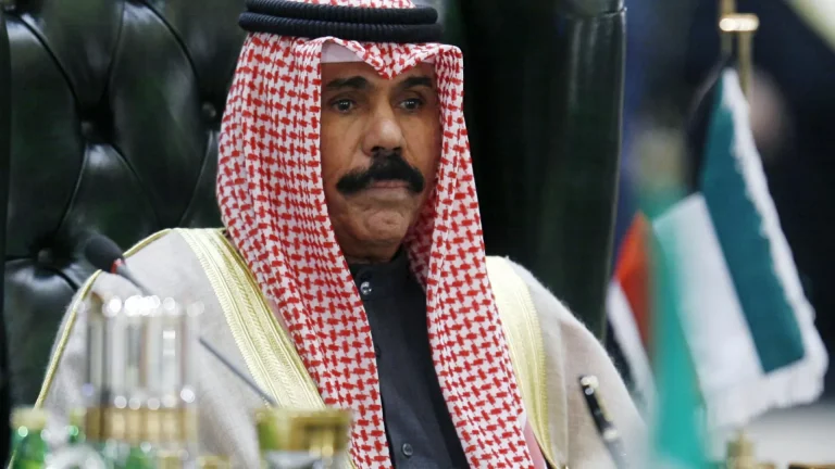 مقال مصطفى كامل عن وفاة الشيخ نواف الأحمد الجابر