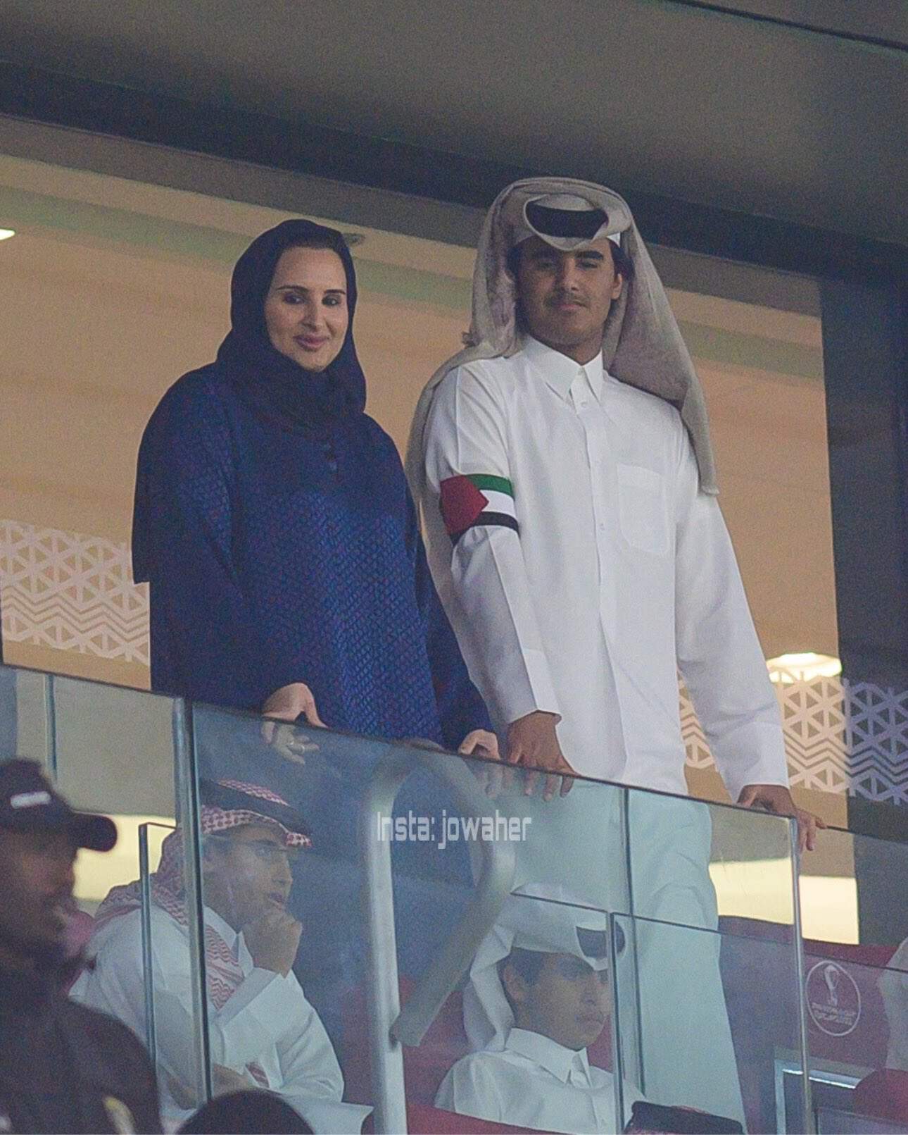 الشيخة جواهر بن حمد ونجلها