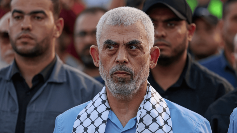 محقق الشاباك الذي ارتعب خوفاً من السنوار يكشف ما دار بينهما قبل سنوات طويلة خروج يحيى السنوار من الأنفاق