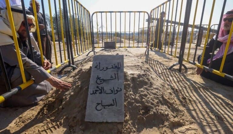 قبر الشيخ نواف الأحمد