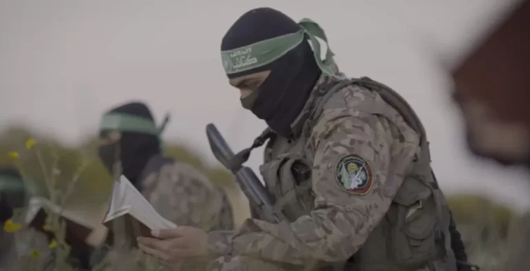 “هذا ما يقوله قرآنهم عن الصبر”.. الإسرائيلي مردخاي كيدار يفسر سر قوة القسام (فيديو) باحث إسرائيلي يفسر قوة القسام المقاتلين في سبيل الله