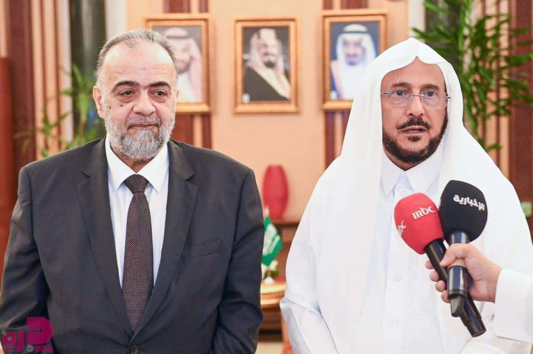 وصف السعوديين “بالوهابيين أعداء الله”.. زيارة وزير سوري للسعودية تثير جدلا محمد عبدالستار السيد وعبداللطيف ال الشيخ