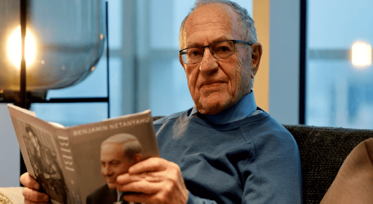 “محامي إسرائيل” مُغتصب أطفال وزبون دائم في جزيرة إبستين الجنسية ورود اسم محامي الاحتلال الإسرائيلي "آلان ديرشوفيتز" ضمن شبكة جيفري إبستين