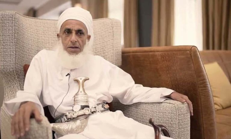 مفتي سلطنة عمان الشيخ أحمد بن حمد الخليلي ينعى الشهيد القيادي في حماس صالح العاروري