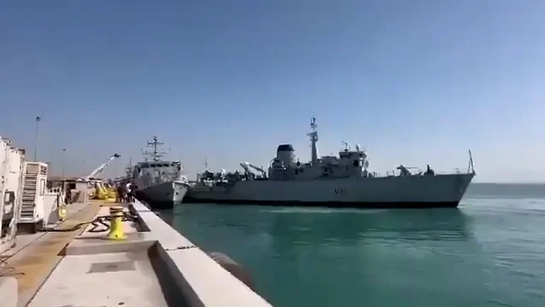 اصطدام سفينتين بريطانيتين