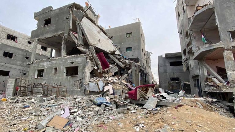 عندما تصبح جنوب أفريقيا أقرب للفلسطينيين من رام الله!.. انتقادات لعباس وسلطته انتقادات للسلطة الفلسطينية بعد رفع دولة جنوب أفريقيا دعوى ضد الاحتلال في محكمة العدل الدولية