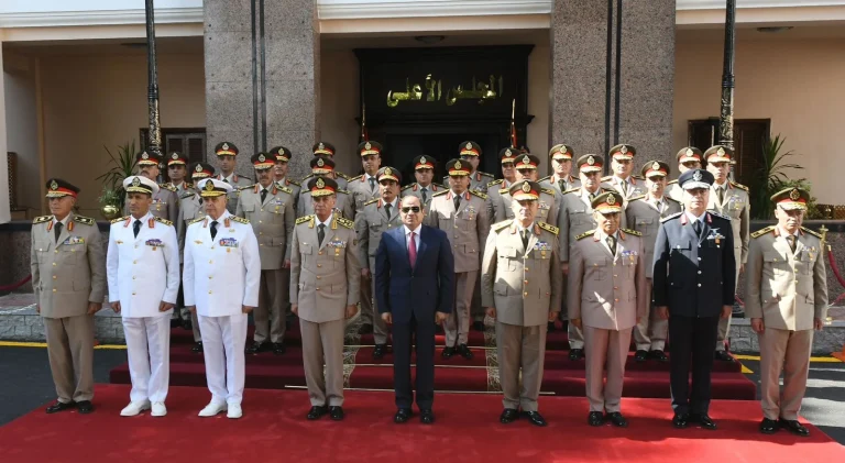 السيناريو الذي يخشاه السيسي.. ماذا يعني منح الضبطية القضائية للجيش؟