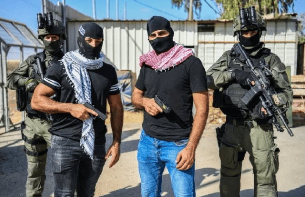 قنبلة إسرائيلية في أوساط الفلسطينيين.. من هم المستعربون وما هي مهامهم؟ إسرائيل تعتمد ضمن وحدات المستعربين على فئة من اليهود يلبسون لباس العرب وينطقون بلسانهم ويصلون صلاتهم لكنهم كالقنبلة في أوساط الفلسطينيين