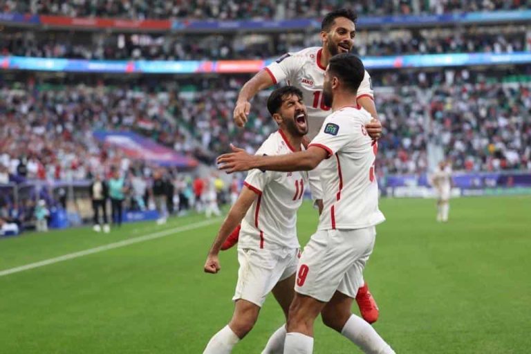 مفاجآت كأس آسيا 2023 .. نشامى الأردن يُقصي العراق خارج البطولة في الوقت القاتل (شاهد) تأهل منتخب نشامى الأردن لدور ال8