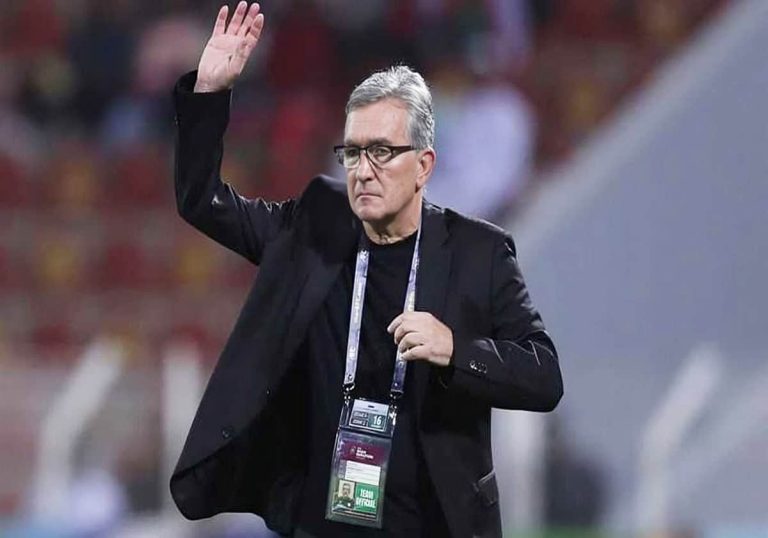 إقالة مدرب المنتخب العماني بعد إقصائه من بطولة كأس آسيا 2023 قطر (صور) إقالة مدرب المنتخب العماني