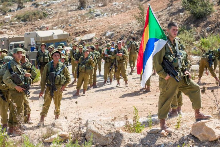 “أسرة فلسطينية تستقبل ابنها المجند في جيش الاحتلال بعد عودته من غزة”.. حقيقة فيديو أثار ضجة الدروز في الجيش الإسرائيلي