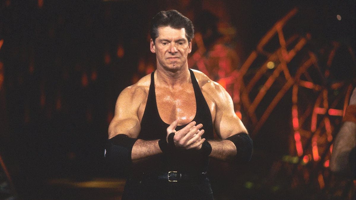 فينس مكمان استقال من رئاسة مجلس اتحاد المصارعة الحرة ”WWE“ على خلفية الفضيحة الجنسية