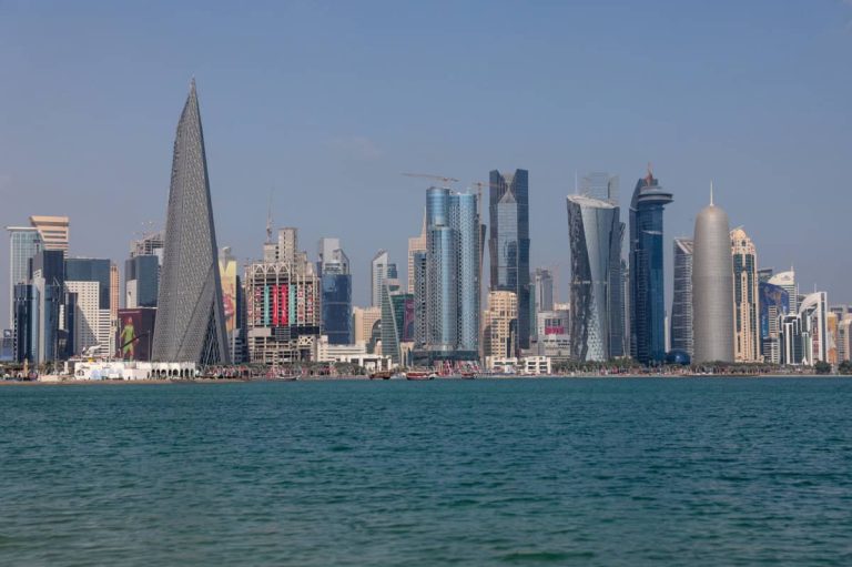 سطوع نجم الدوحة كان وراء حصارها.. قطر تنافس الإمارات وتتفوق على بريطانيا في تصنيف اقتصادي جديد