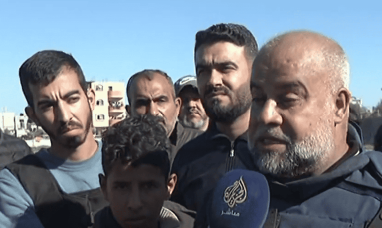 “روح الروح”.. رثاء الدحدوح لابنه البكر حمزة وزميله بالجزيرة يُقبل رأسه (فيديو) الصحفي وائل الدحدوح يرثي نجله حمزة الدحدوح بكلمات مؤثرة