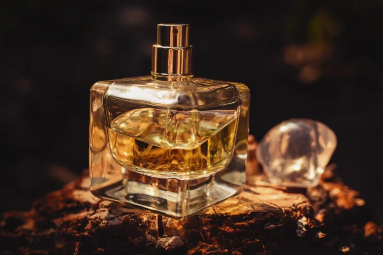 هل تعلم أن العطور باهظة الثمن مصنوعة من القيء؟