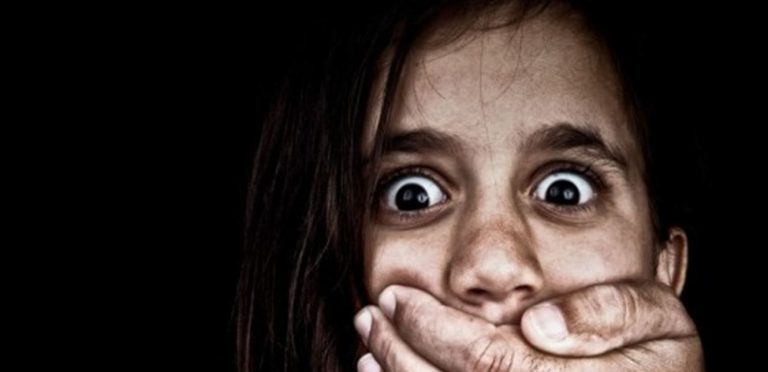 رضيعة أُنقذت قبل تهريبها للخارج لبيعها.. ظاهرة خطف الأطفال بليبيا تثير الذعر -فيديو