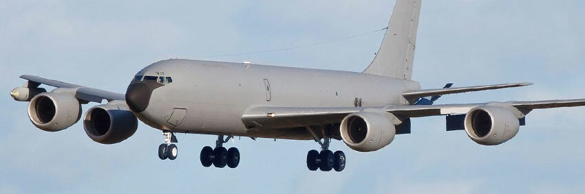 الطائرة الإسرائيلية من طراز BOEING 707-300