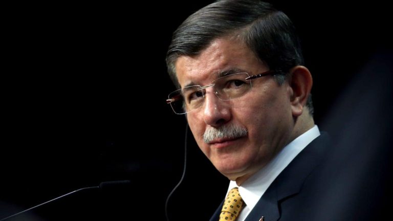 “هكذا يكون الكلام يا أردوغان”.. داود أوغلو يُحرج الرئيس بكلمات مؤثرة (فيديو) "هكذا يكون الكلام يا أردوغان".. داود أوغلو يُحرج الرئيس بكلمات مؤثرة