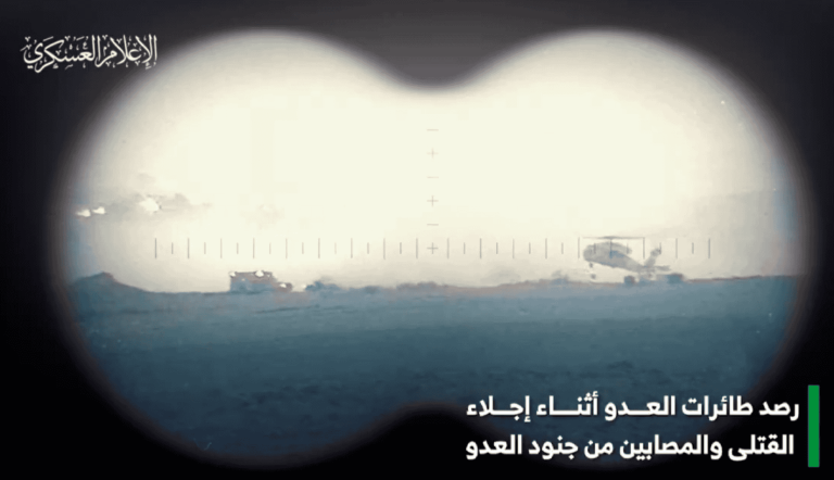 وهو جالس.. شاهد ما فعله مقاتل القسام بجنود الاحتلال وطائرات تهرع لنقل الجرحى وهو جالس.. شاهد ما فعله مقاتل القسام بجنود الاحتلال وطائرات تهرع لنقل الجرحى