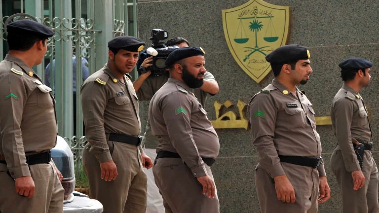 اعتقالات وغرامات.. السعودية تصب غضبها على إدارة نادي سعودي بسبب “أهازيج جماهيرية” السلطات السعودية